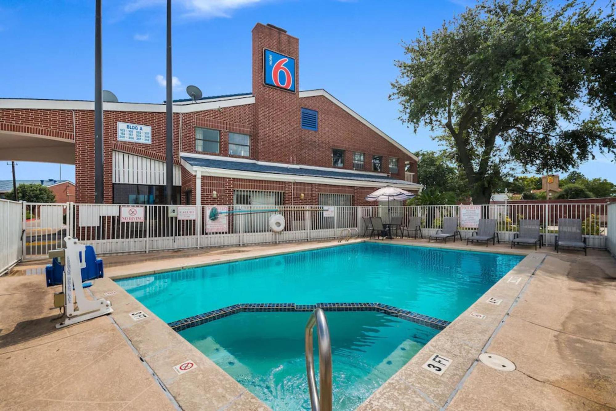 Studio 6 Houston Tx Brookhollow Eksteriør billede